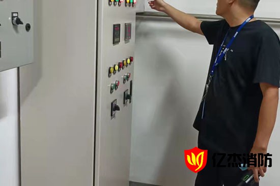 汽�R服务店消防维保要求，收费标准一�q�多���钱